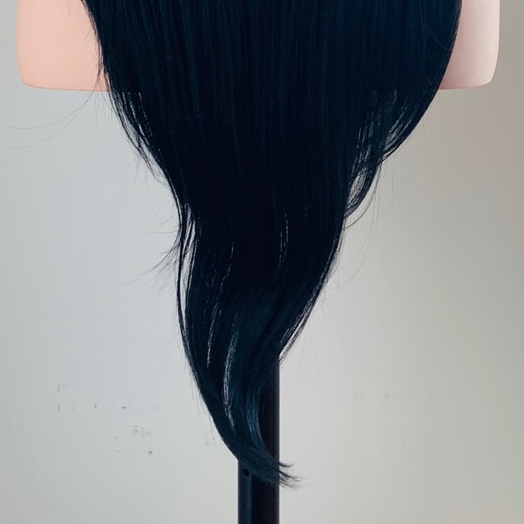 Very Pretty Versatile 13x4 Lace Front Black Synthetic Wig - Picture 14 of 14